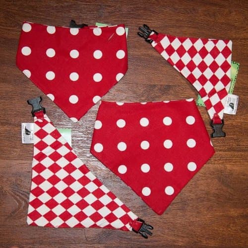 Uptown Pups Reversible Bandana Classic (Medium, Red Checkerboard)