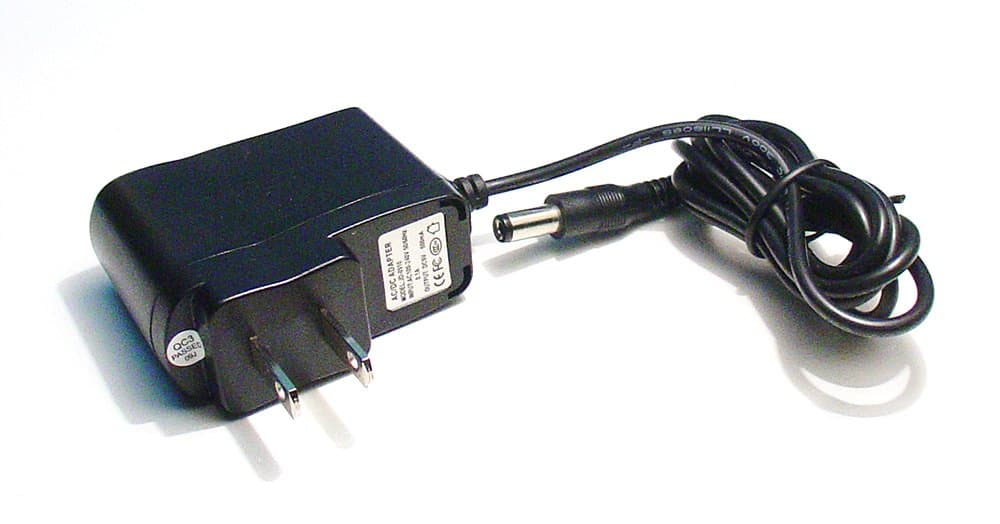 AC-DC Adapter 9 Volts DC @ 600mA, 2.1mm DC Power Plug + Center