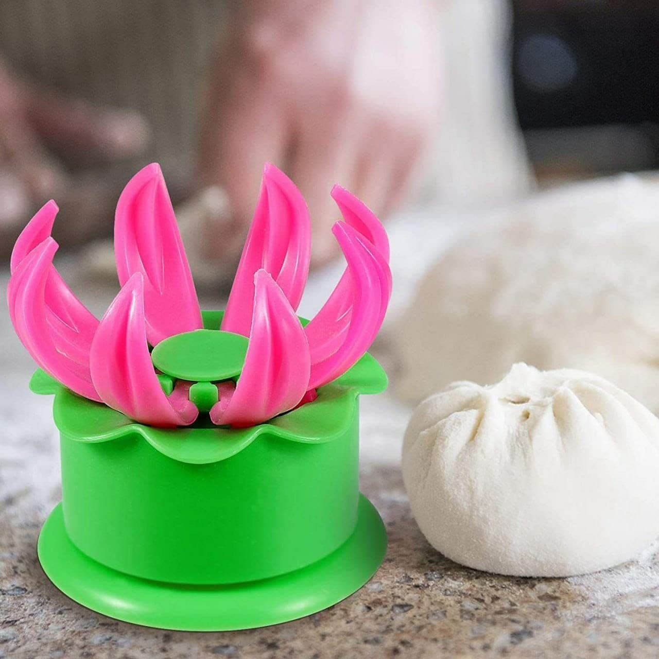 Momos Maker, Momo Maker Mould Shapes Plastic, Dumpling Maker, Plastic Momo Dumpling Maker Dough Press Mould Wrapper Dough Cutter for Kitchen Making Tools for Modak Gujiya Pie Mould Maker (Set of 1)