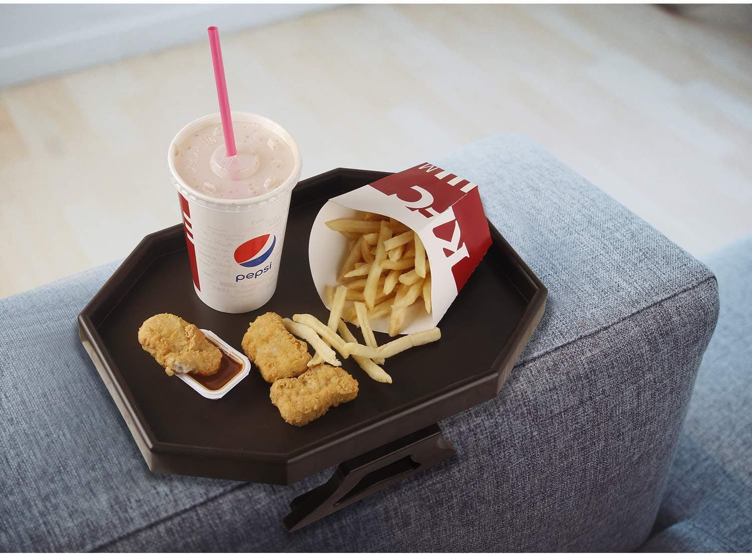 TV Tray Sofa Arm Clip on Snack Table Sofa Armrest Clip Table Tray Plastic Chair Armrest Tray Organizer (Brown)