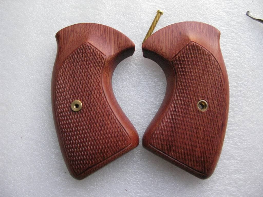 NEW COLT, D FRAME SHORT BUTT REVOLVER GRIPS, CHECKERED PANEL CHECKERED, OPENED BACK HARD WOOD, MADE FROM THAILAND
