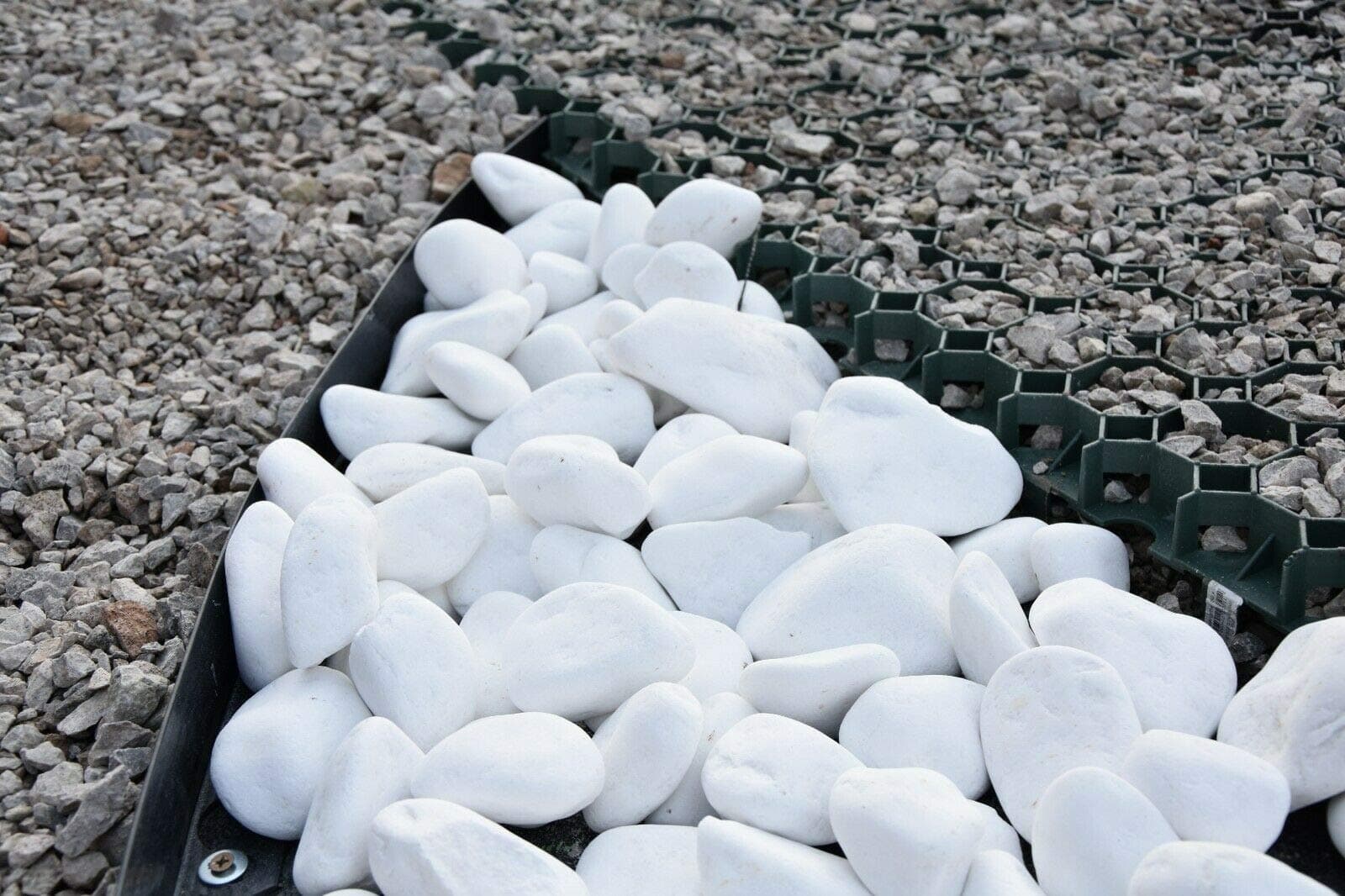 TRANS-PAL Decorative Natural Marble EXTRA WHITE 20-40mm 20 kg Pure White Pebbles Stones Gravel Chippings Landscape