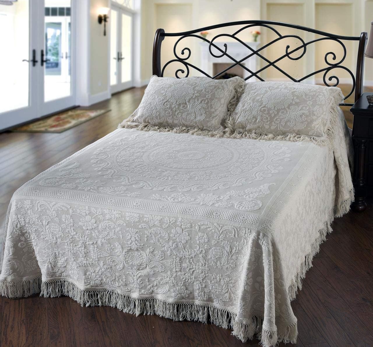 Queen Elizabeth Matelasse Bedspread - Queen - White
