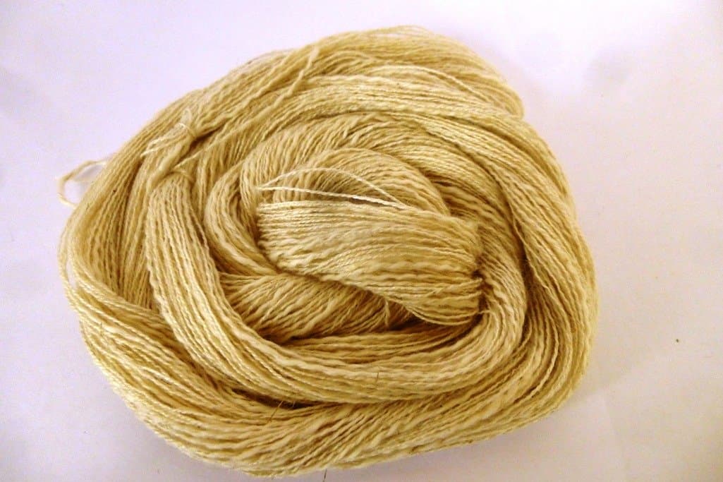 Old Fashioned Natural Beige White Cotton Fine Lace Thick and Thin Yarn