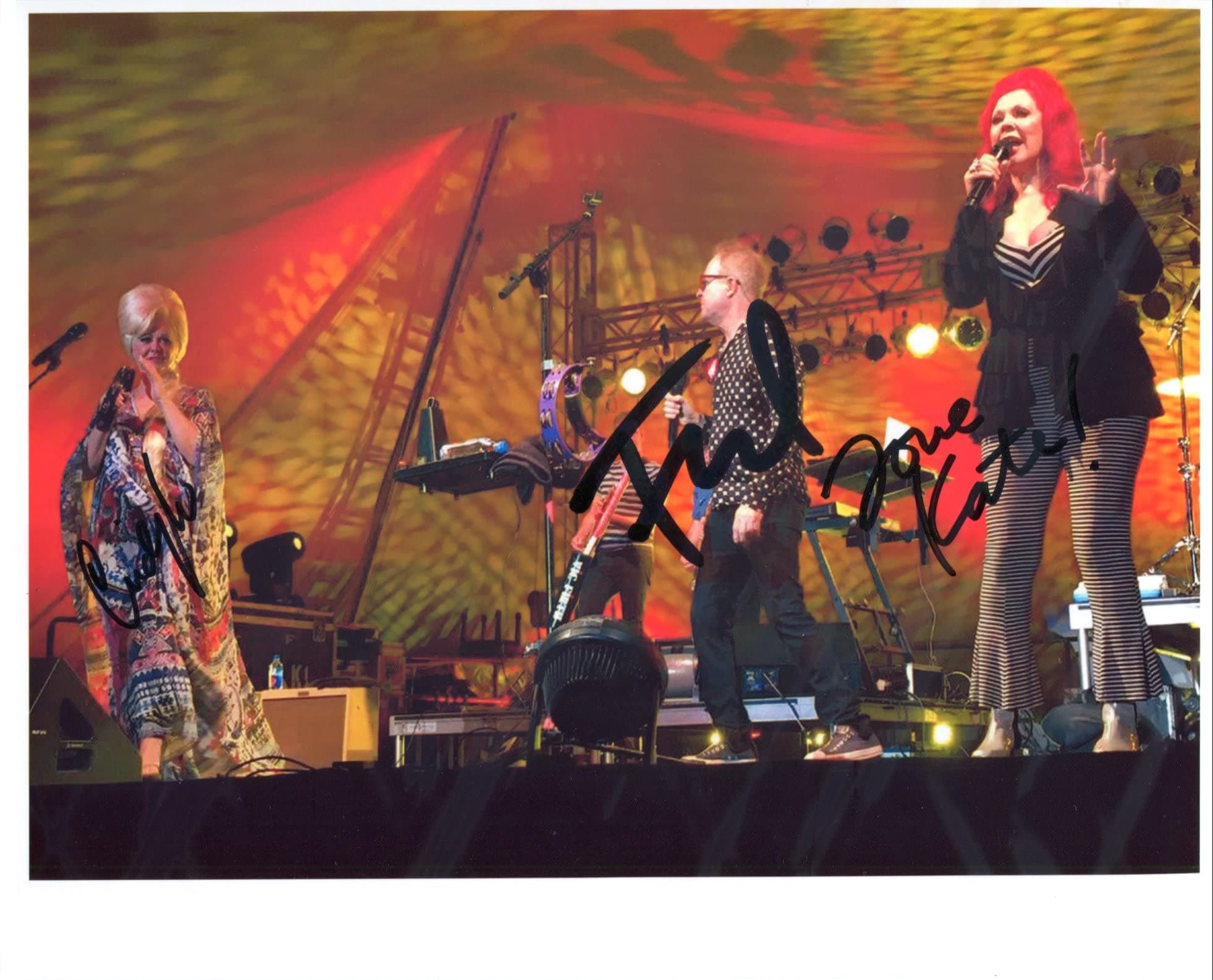 SUPERB B-52s SIGNED 10 x 8 PHOTO + COA!!!