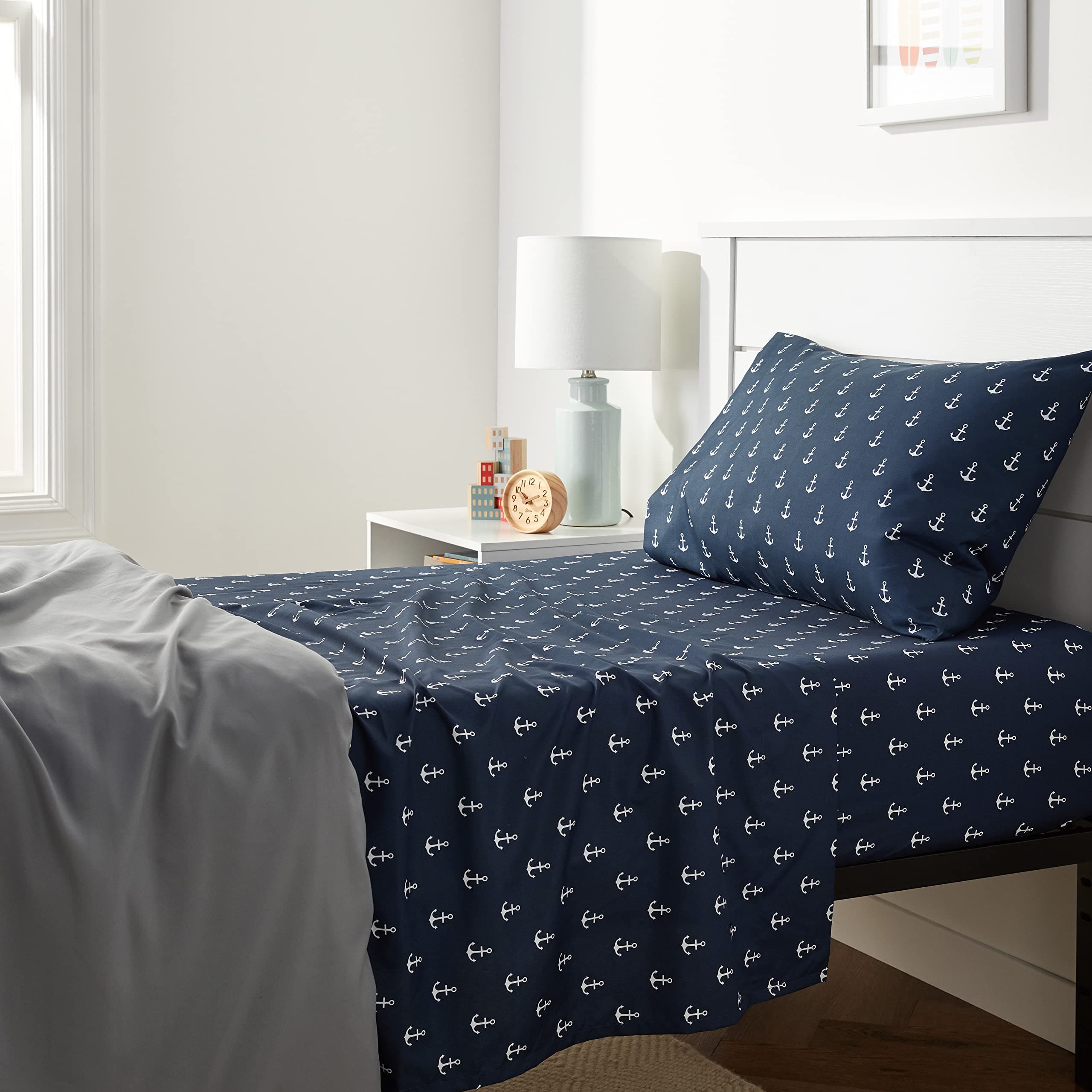 Amazon Basics Kid's Breathable Soft Microfiber 3-Piece Sheet Set, Easy-Wash, Machine Washable, Twin, White Anchors, Printed