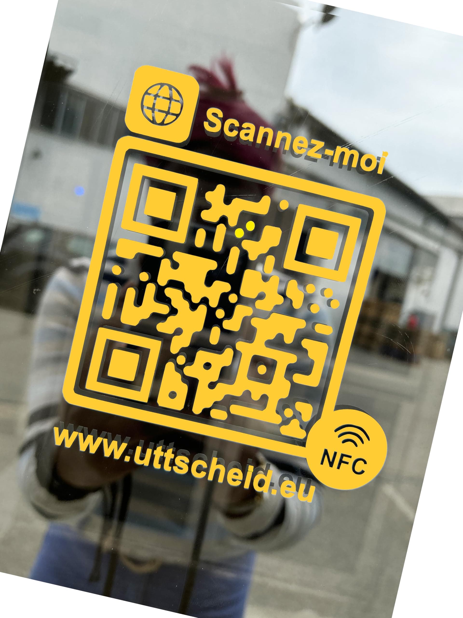 QR Code and NFC - Gold (Gold) High Performance PVC Stickers for Showcase, Vehicle, Countertop, Messagenes, Facebook, Instagram, Google, Website, Tripadvisor... 10 cm x 10 cm