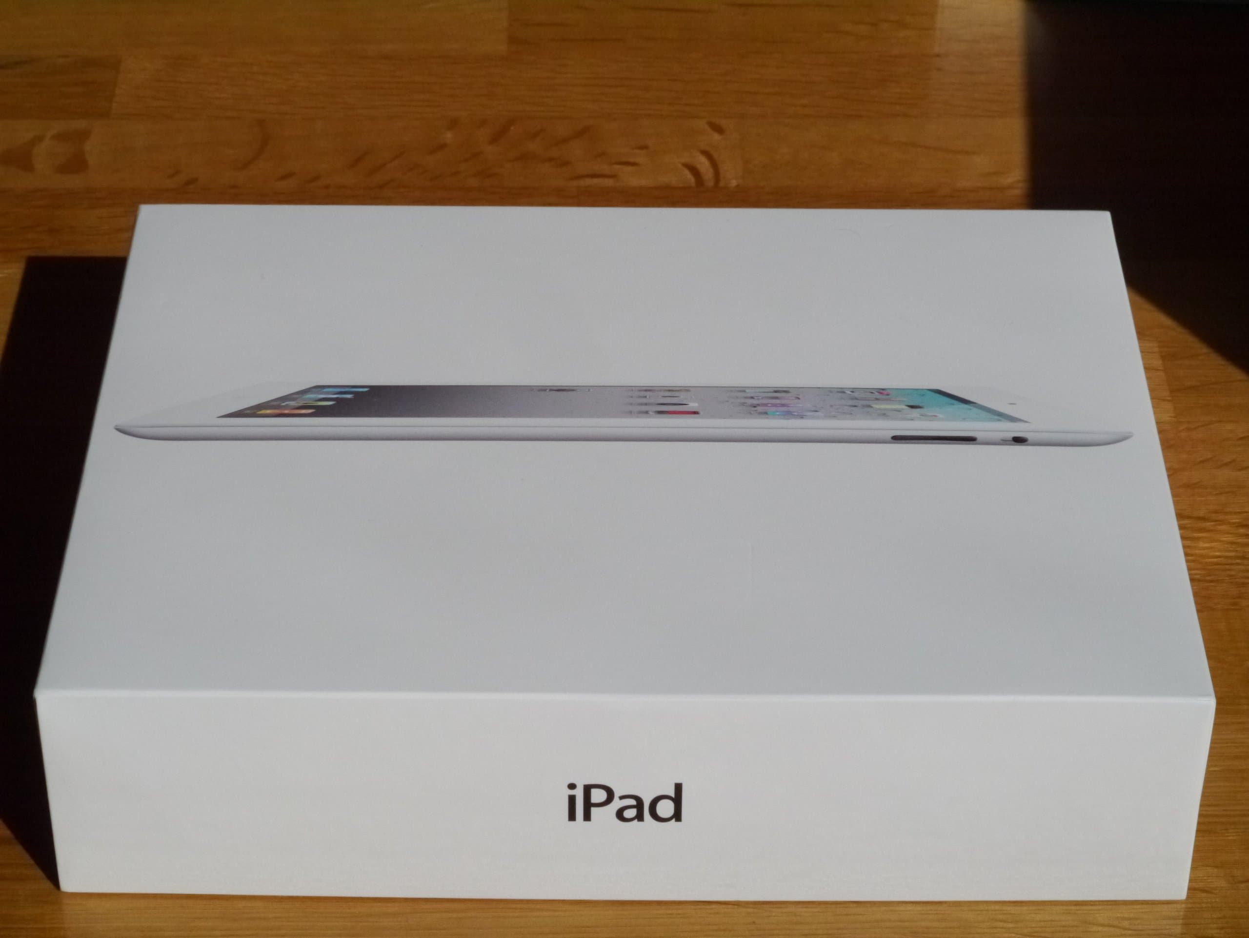 Apple iPad 2 (9.7 inch) Tablet PC 32GB WiFi BT Camera (White)