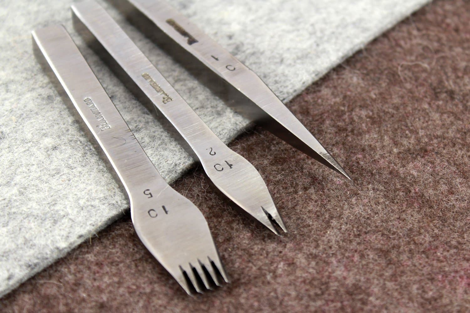 Pricking Iron (2 teeth). Size#10 (2.70mm/10spi). Leather Working Tool