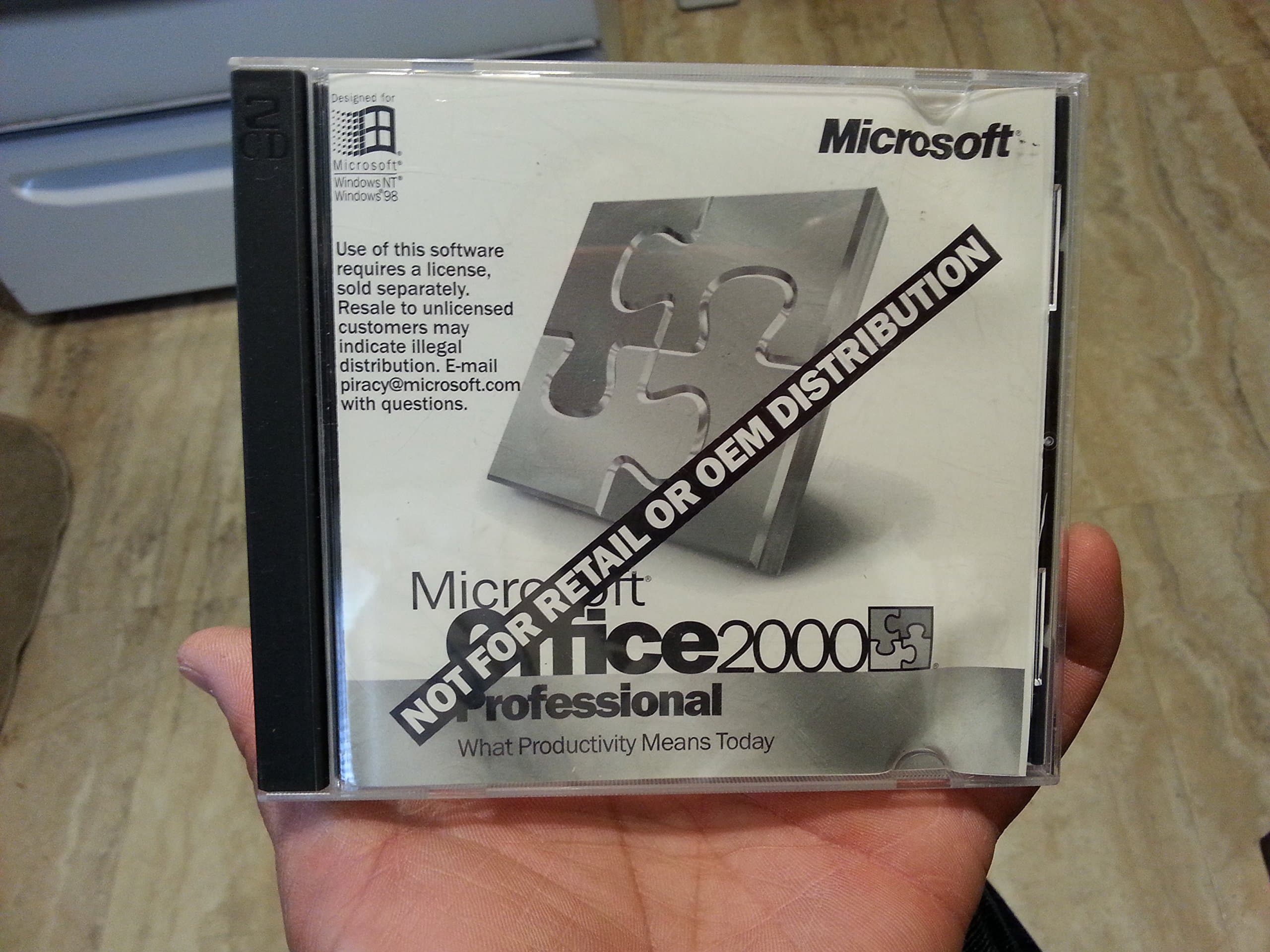 Microsoft Office 2000 Professional [OLD VERSION]