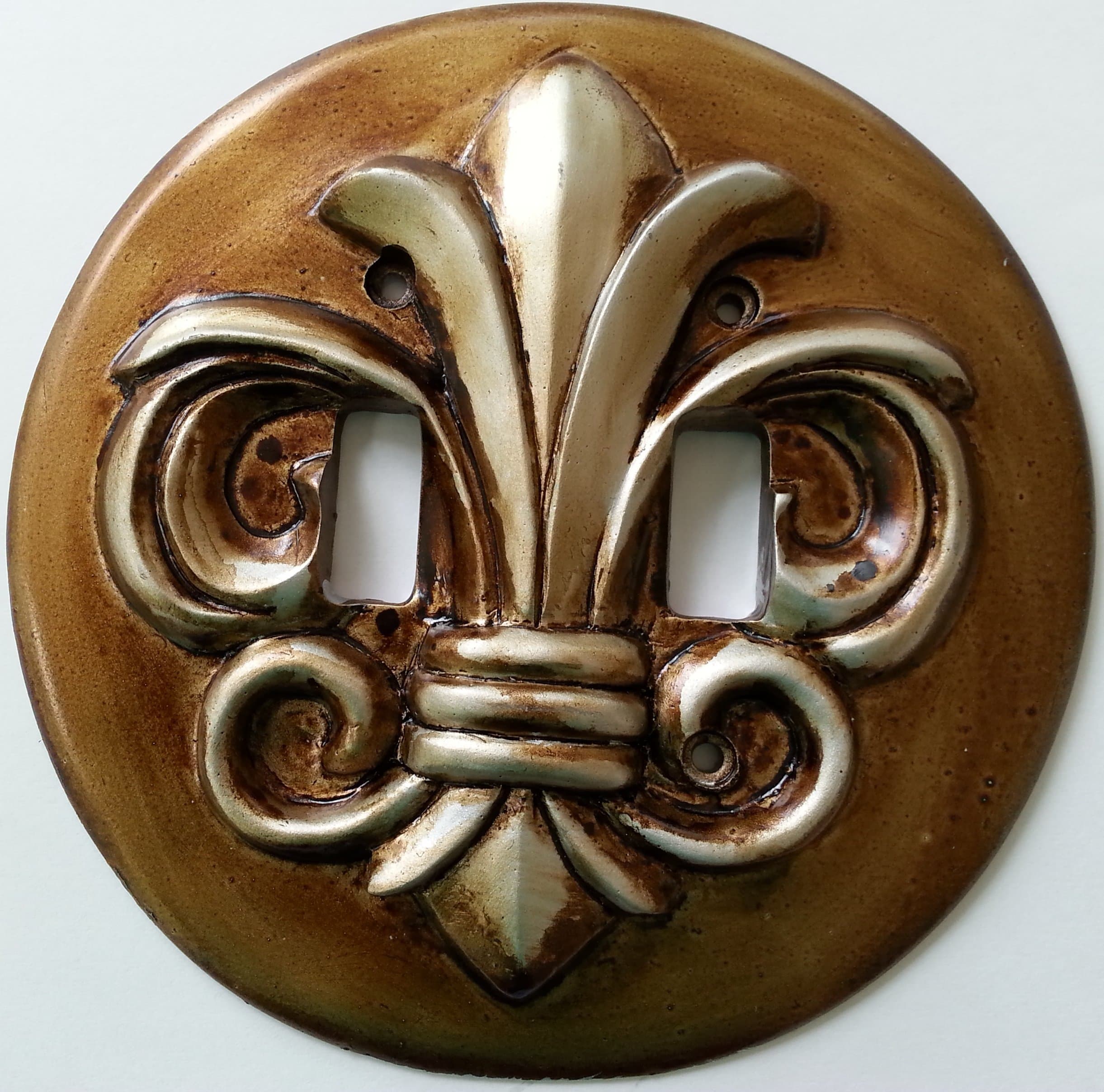 Round Fleur-de-lis Two Tone Double Toggle Light Switch Plate Cover Switchplate