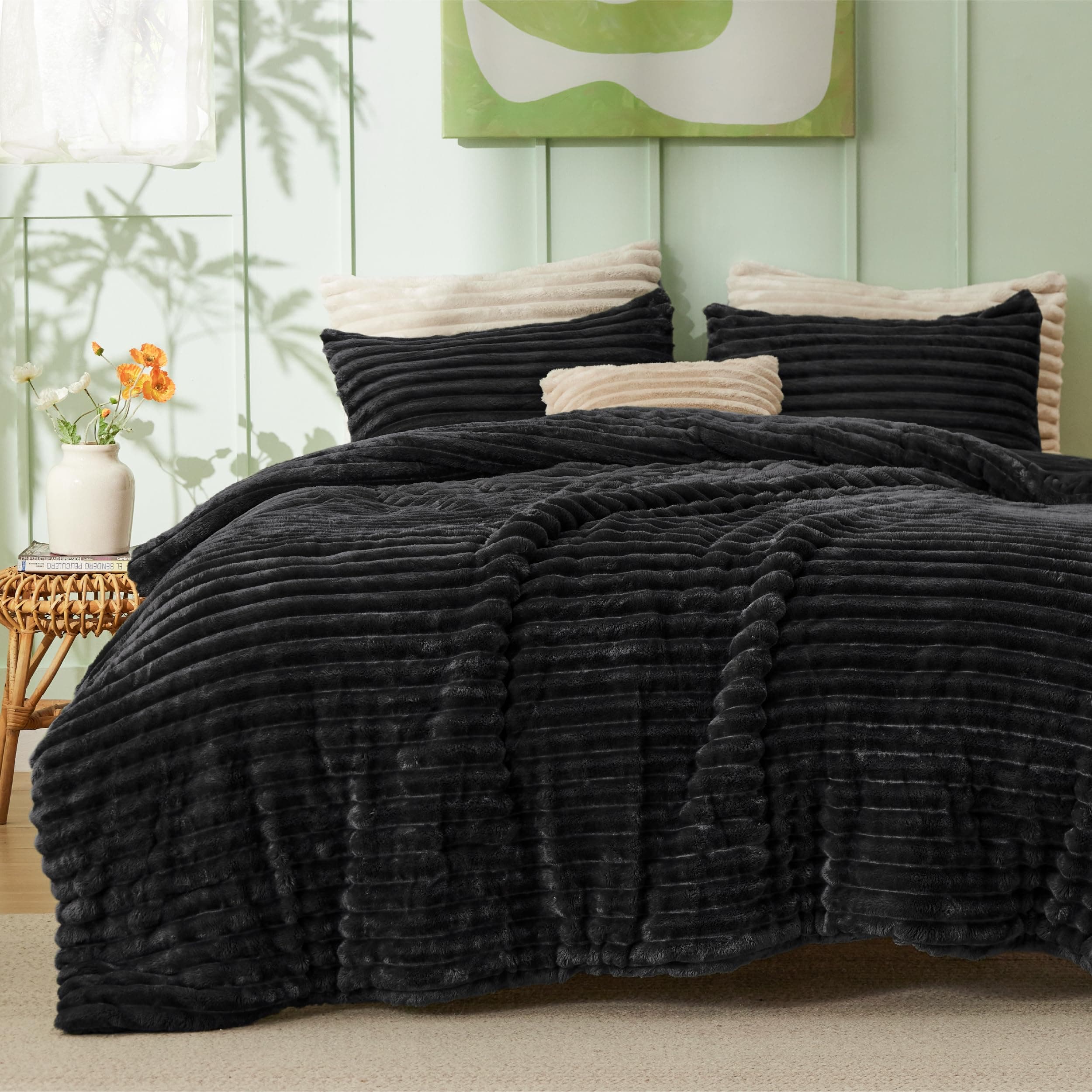 Bedsure Comforter Set Queen Size - GentleSoft™ 3 Pieces Double-Side Fleece Fluffy Black Comforter Set, Cozy Striped Room Decor Aesthetic, Luxury Bedding Queen Size, 2 Pillowcases, 90x90 Inches