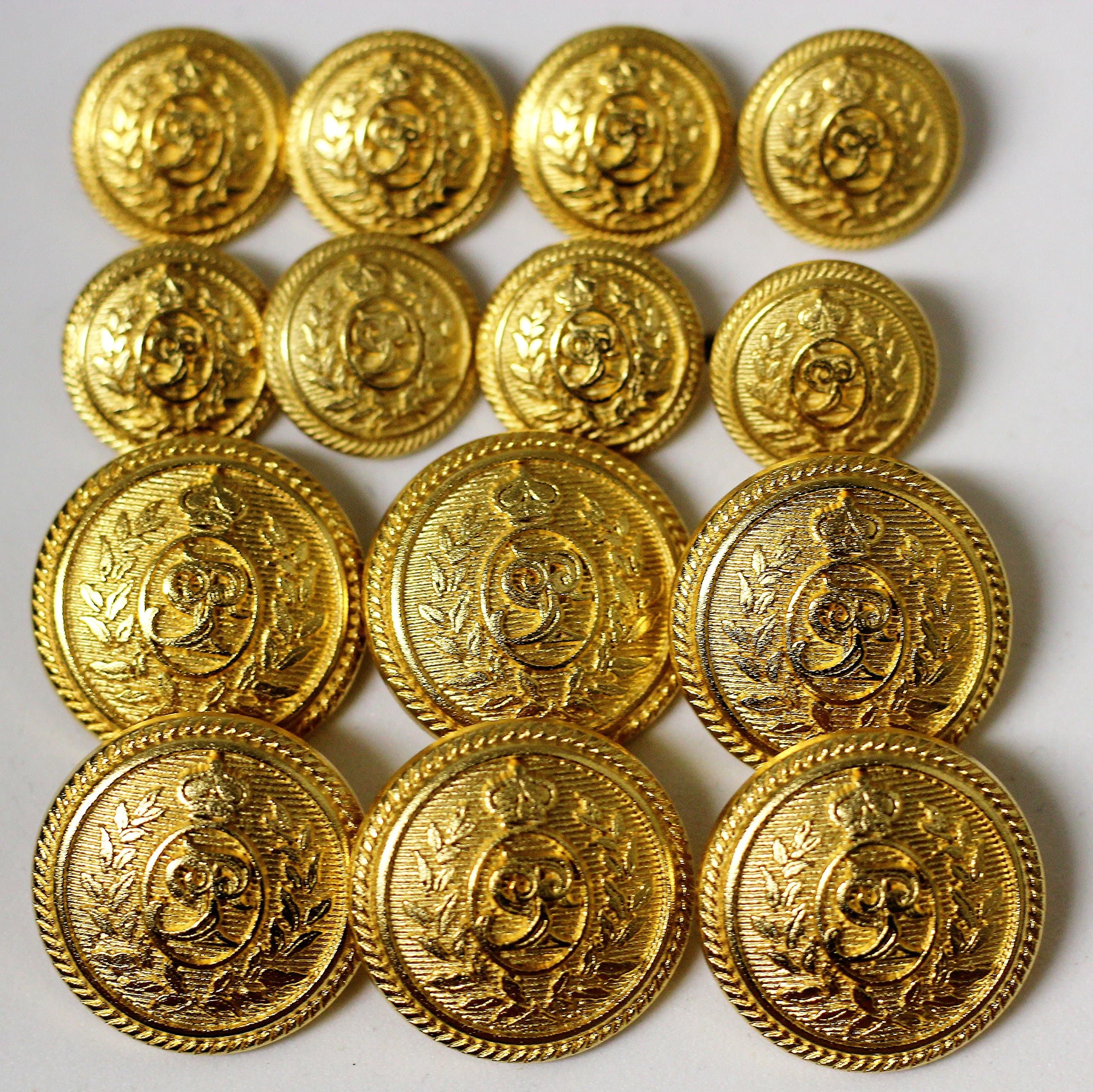 Wreath and crown double breasted button set, 14 buttons
