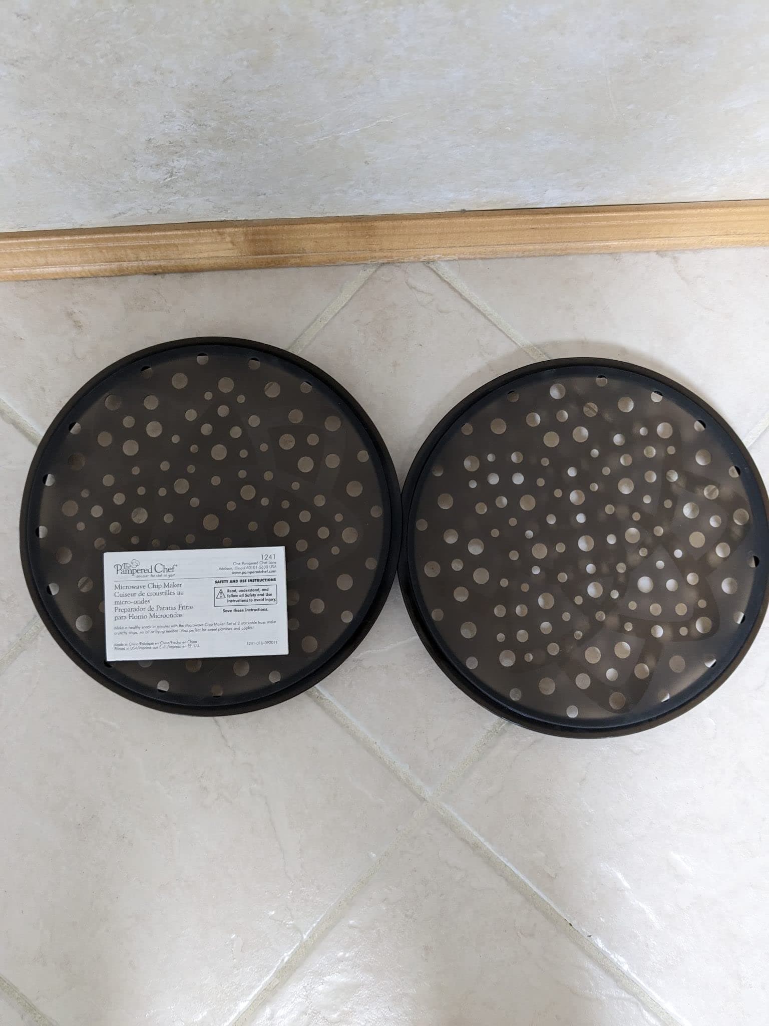 The Pampered Chef Microwave Chip Maker