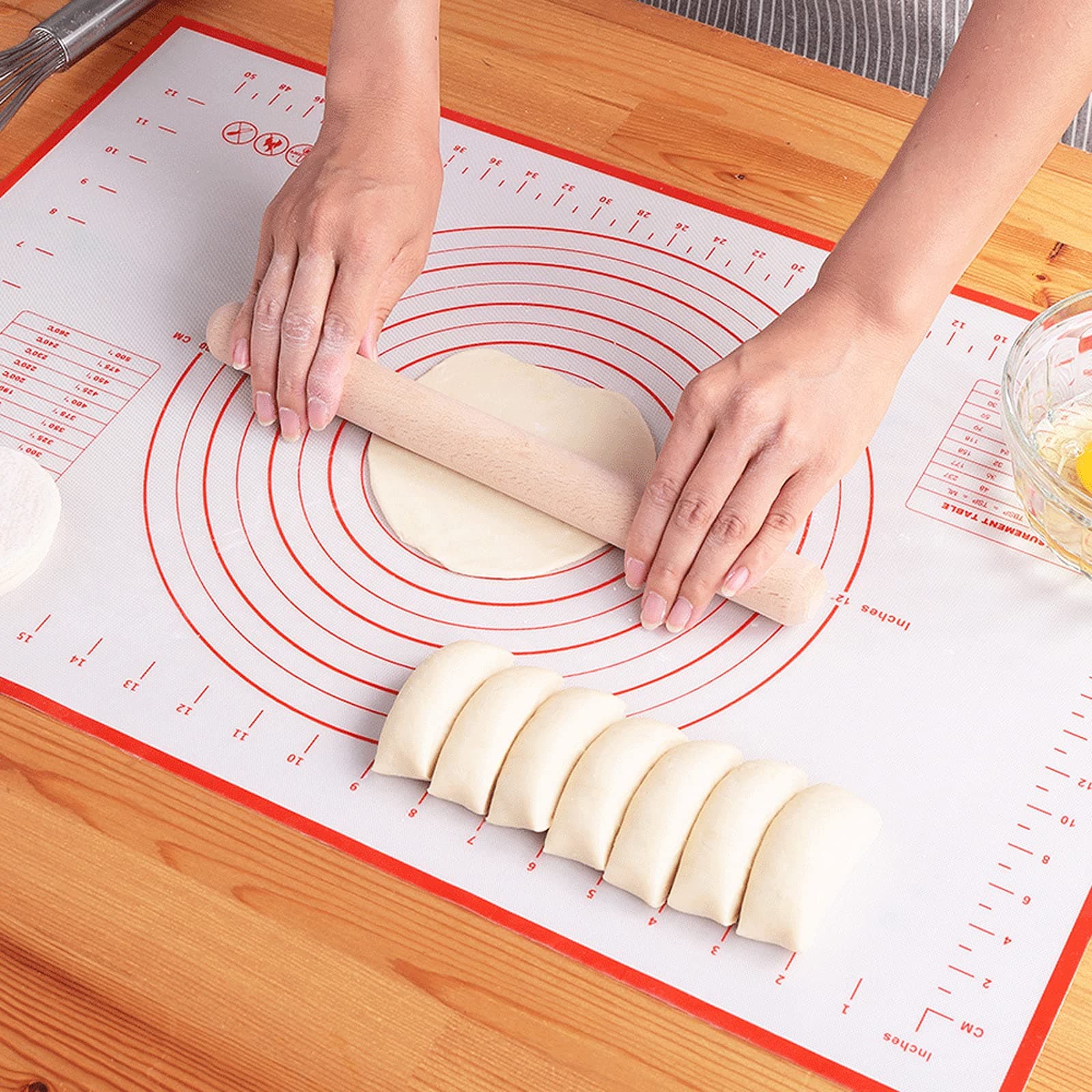 Silicone Baking Mat,Non Stick Rolling Dough with Measurements for Pie Pizza Cookies Fondant Making,Extra Thick Non Slip Silicone Pastry Mat (Red, L-16"×24")